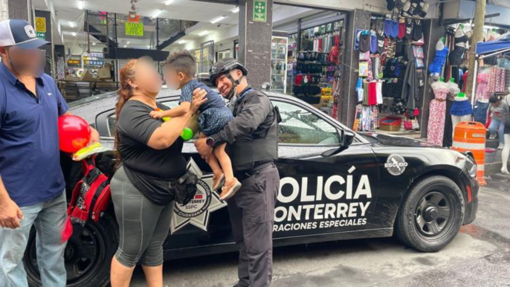niño extraviado_mty 1 - PUNTO DE ENCUENTRO Policía de Monterrey rescata niño extraviado