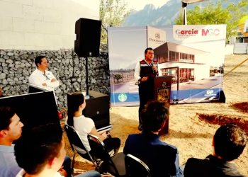 En-GarciaAnuncia-Manuel-Guerra-Cavazos-la-construccion-del-primer-Starbucks-con-doble-drive-thru