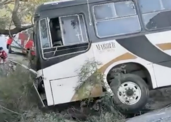 accidente-vial-Puente-Atirantado-camión-volcado-Protección-Civil