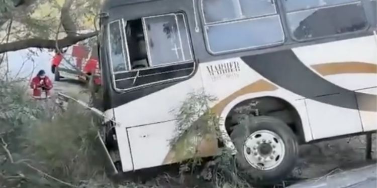 accidente vial - PUNTO DE ENCUENTRO accidente-vial-Puente-Atirantado-camión-volcado-Protección-Civil