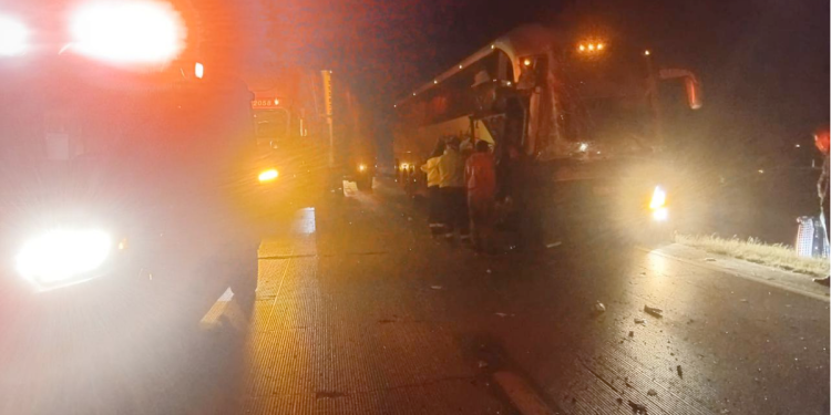 choque-de-camión-accidente-vial-carretera-57-galeana-omnibus