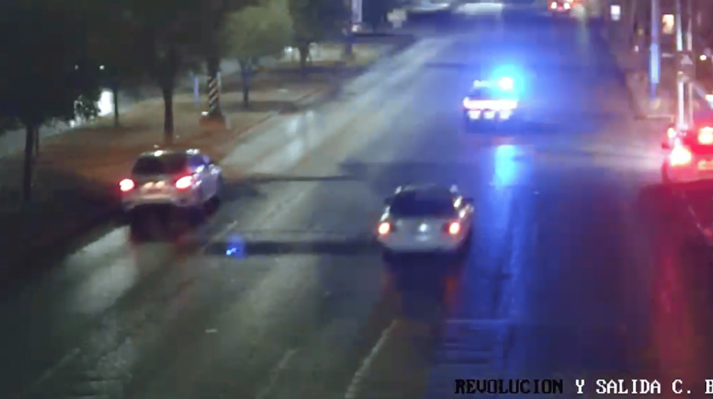 oficiales de mty ayudan a padre al encaminarlo desde revolución hasta la clínica 21