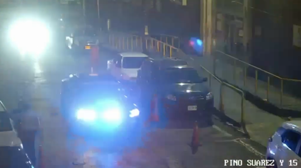 - PUNTO DE ENCUENTRO oficiales de mty llegando al hospital 21