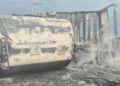 explosion-de-pipa-en-tlaxcala - PUNTO DE ENCUENTRO Burned-out semi-truck and trailer on a highway, with a charred exterior and rising smoke